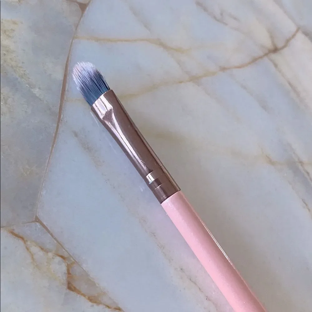 LUXIE 245 Small Shader Brush - Rose Gold